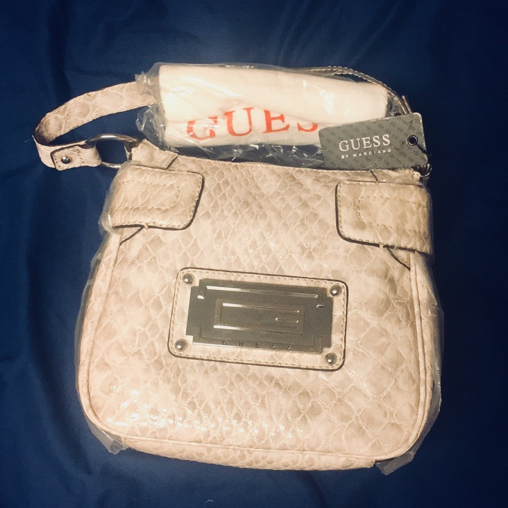Guess purse with pouch